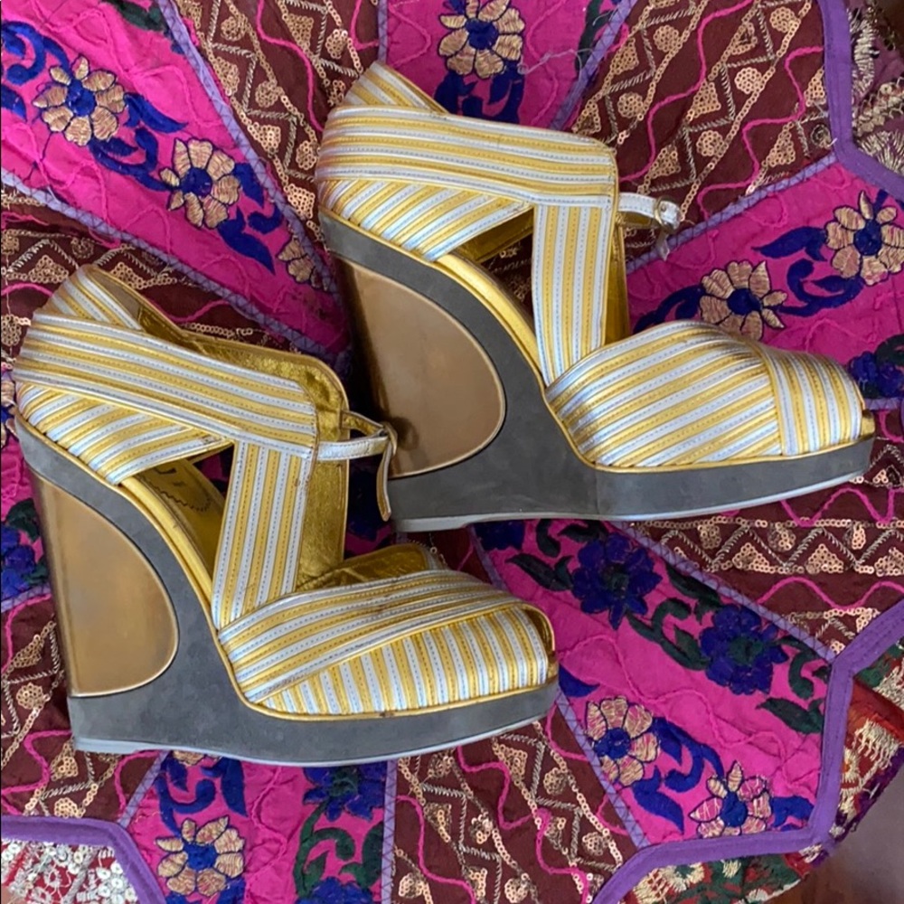 💛YSL Wedges💛